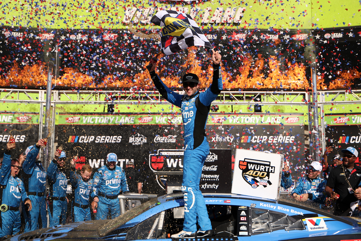 Impeccable Elliott Tops Texas Tussle