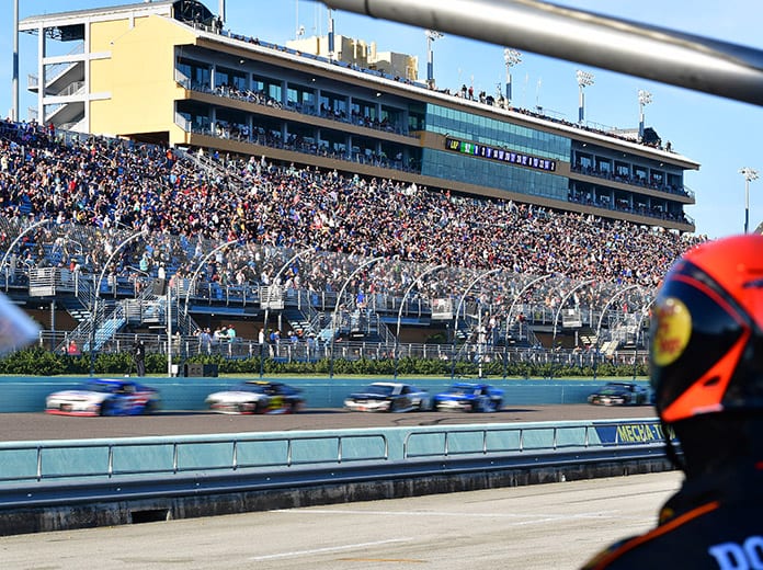 A packed grandstand watches the 2019 NASCAR Cup Series finale at Homestead-Miami Speedway. (HHP/David Tulis Photo)