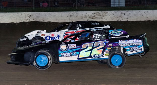 Tony Anderson (22) and Justin Long battle for the lead during the closing laps of the Keysor Memorial Race at Limaland. (MIke Campbell Photo)