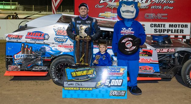 Tanner Black’s first visit to North Central Speedway paid off with the $5,000 IMCA Modified Land of Ten Thousand Lakes 10K feature win Friday night. (Blake Christenson Photo)