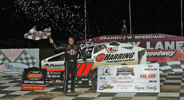 Craig Von Dohren in victory lane Saturday at Grandview Speedway. (Rich Kepner Photo)