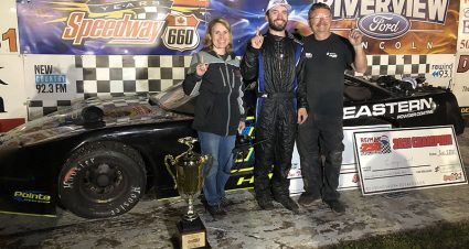 Hall Earns $21,950 At Speedway 660