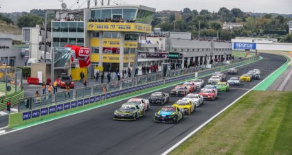 Villeneuve Wins Again, Hezemans Is Champ