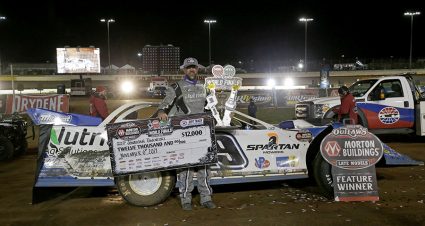 Davenport Overpowers Smith For World Finals Sweep