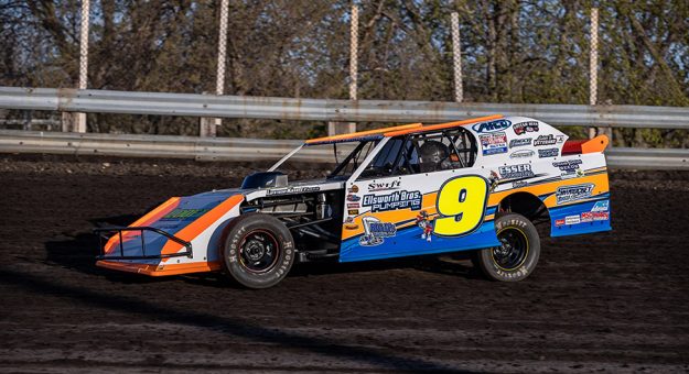 Looft Wins IMCA Northern SportMod Special At Algona IMCA