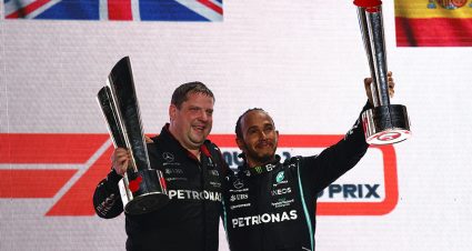 Hamilton Dominates Qatar Grand Prix