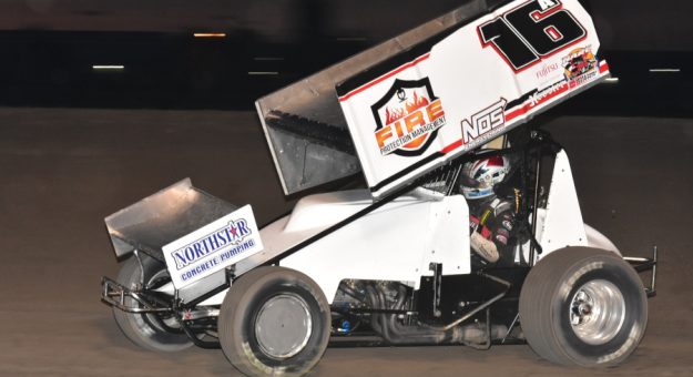 Colby Copeland en route to victory Saturday at the Stockton Dirt Track. (Joe Shivak photo)