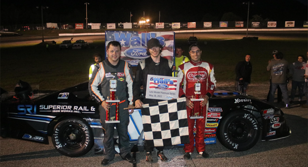 Visit Gluchacki Takes Late Model Victory In White Mountain page