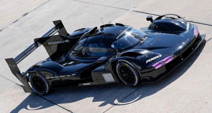 Porsche, Cadillac Share Track At Sebring