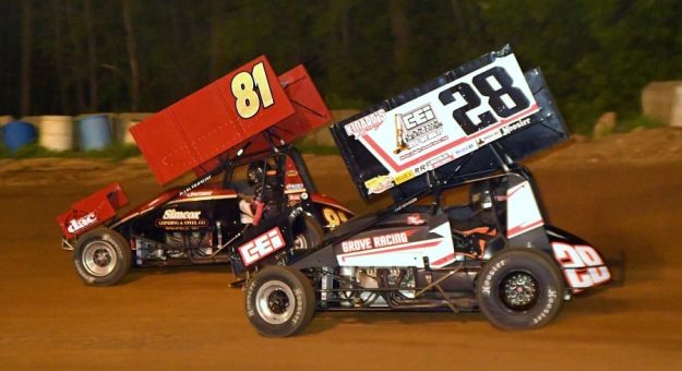 2020 Tri City Sprints 4 Tim Shaffer 28 Lee Jacobs 81 Lead Battle Hein Brothers Photo.jpg