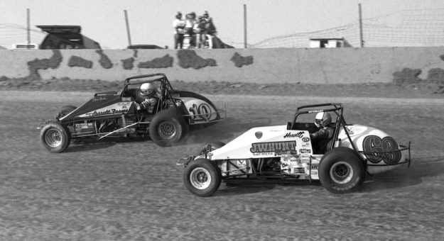 Steve Butler 10 Jack Hewitt 63 Usac 4 Crown Eldora 9 25 1988 Nearpass Photo