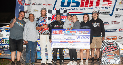 Sanders Rebounds For USMTS Score