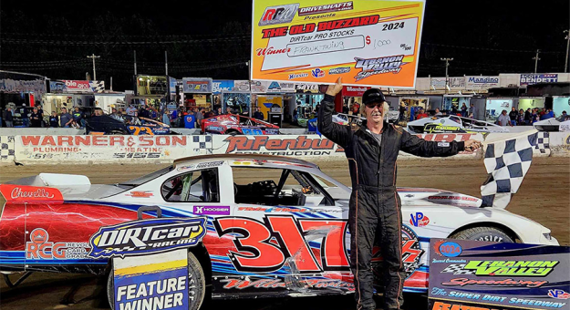 Visit Twing Earns First DIRTcar Pro Stock Series Win Since 1999 page