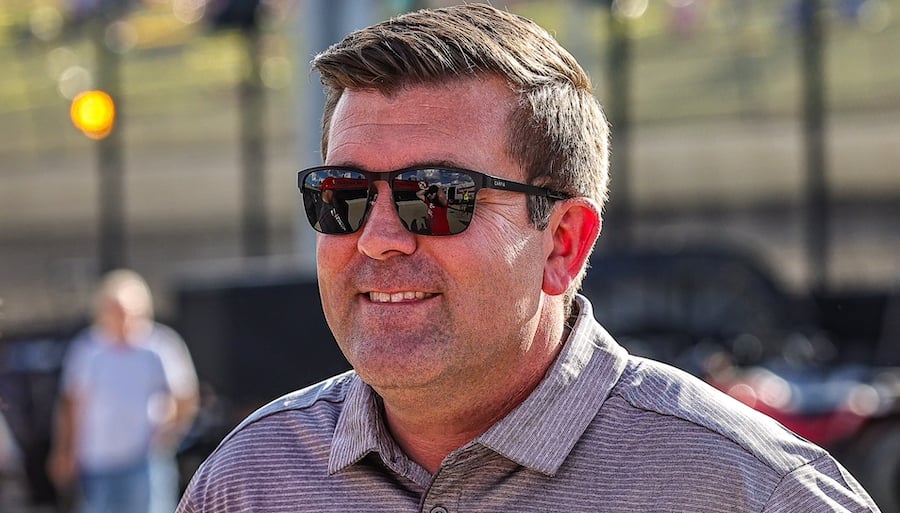 Jones — The Right Man For Eldora - SPEED SPORT